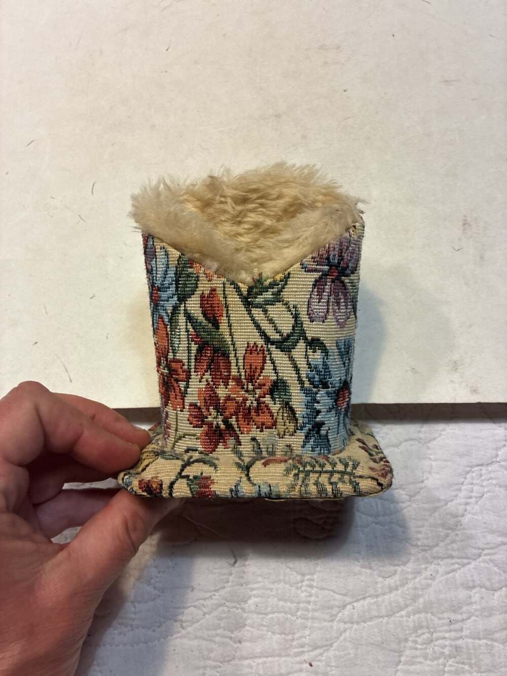 Vintage Floral Tapestry Plush Lined Upright Eyeglass Holder Desk Stand
